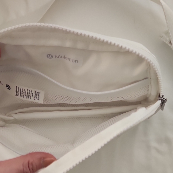 Lululemon White Crossbody Bag - Picture 3 of 5